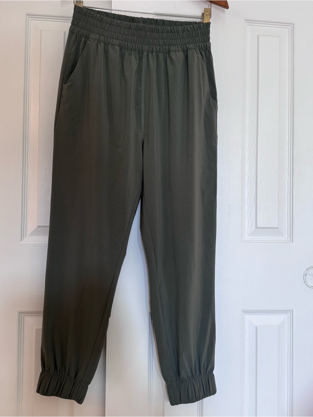Vuori Olive Jogger Pants with Elastic Waist
